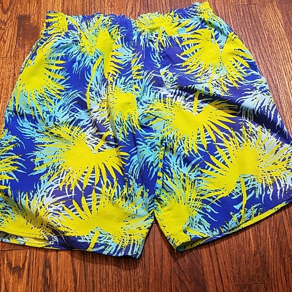 (L) Swim Trunks, lots of pockets - Picture 2 of 5